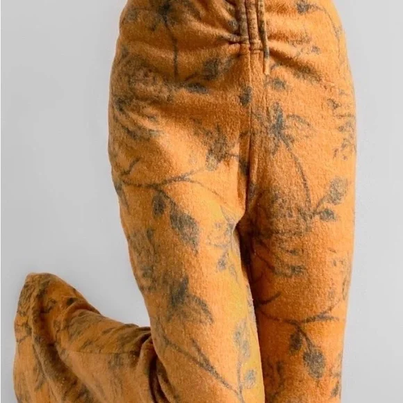 Urban Outfitters Mustard Floral Pajama Set - Picture 8 of 10